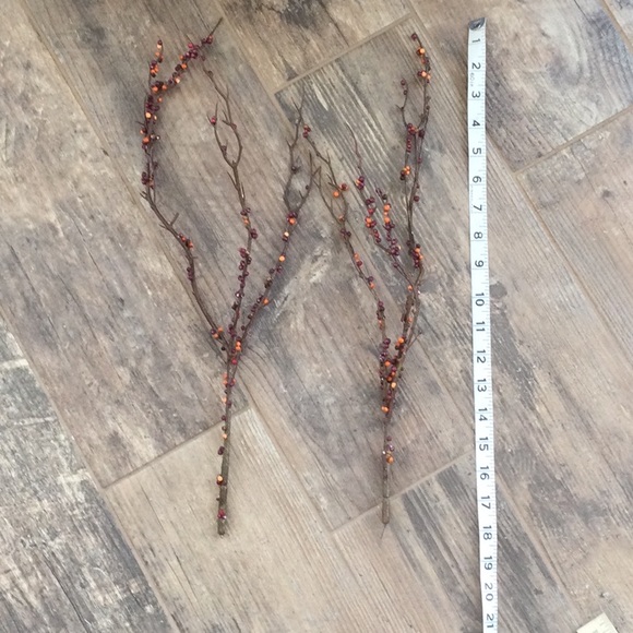 Bundle of Faux Berries - 26 stalks in multiple colors - Picture 5 of 12